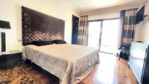 Villa de Lujo con Vistas Espectaculares en Las Brisas 17