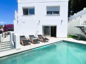 Amplia villa con piscina en area exclusiva 9