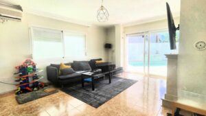 Amplia villa con piscina en area exclusiva 2