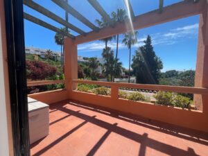 Vivienda adosada en esquina Sitio de Calahonda 9