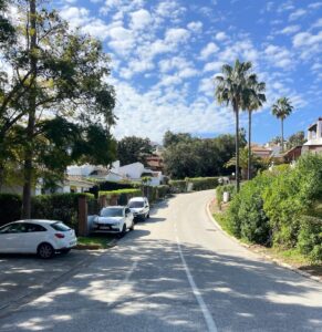 Vivienda adosada en esquina Sitio de Calahonda 9