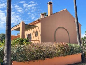 Vivienda adosada en esquina Sitio de Calahonda 10